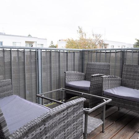 Modern Apartment W/ Cozy Balcony Near City Center Виена Екстериор снимка