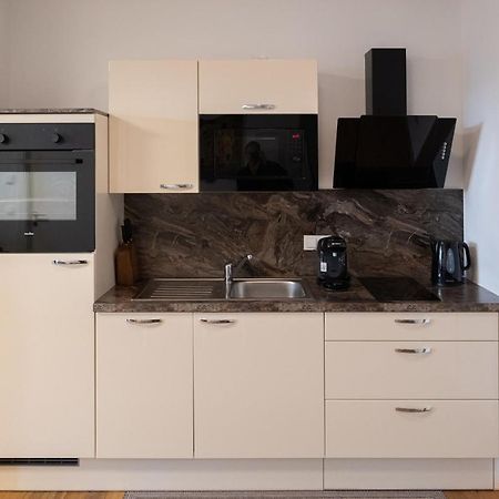 Modern Apartment W/ Cozy Balcony Near City Center Виена Екстериор снимка
