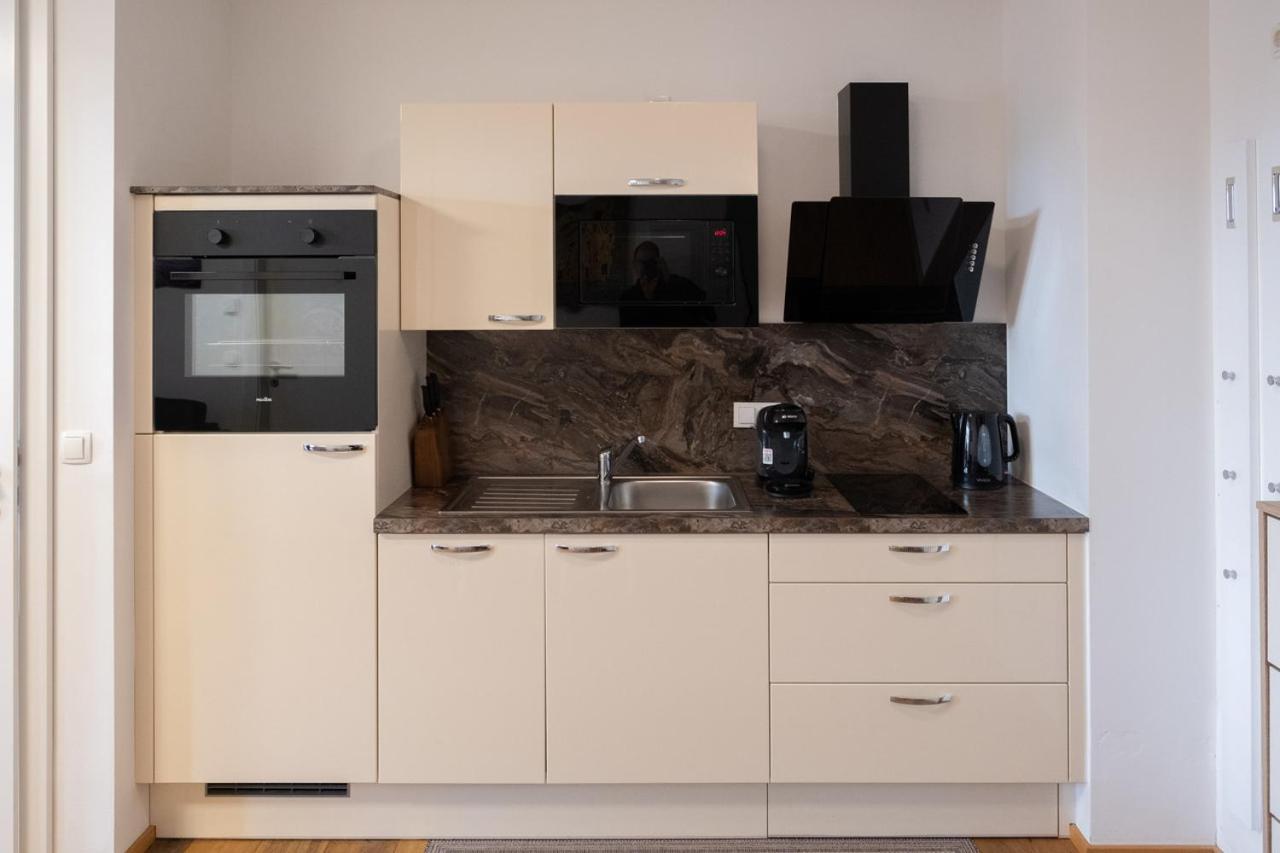 Modern Apartment W/ Cozy Balcony Near City Center Виена Екстериор снимка