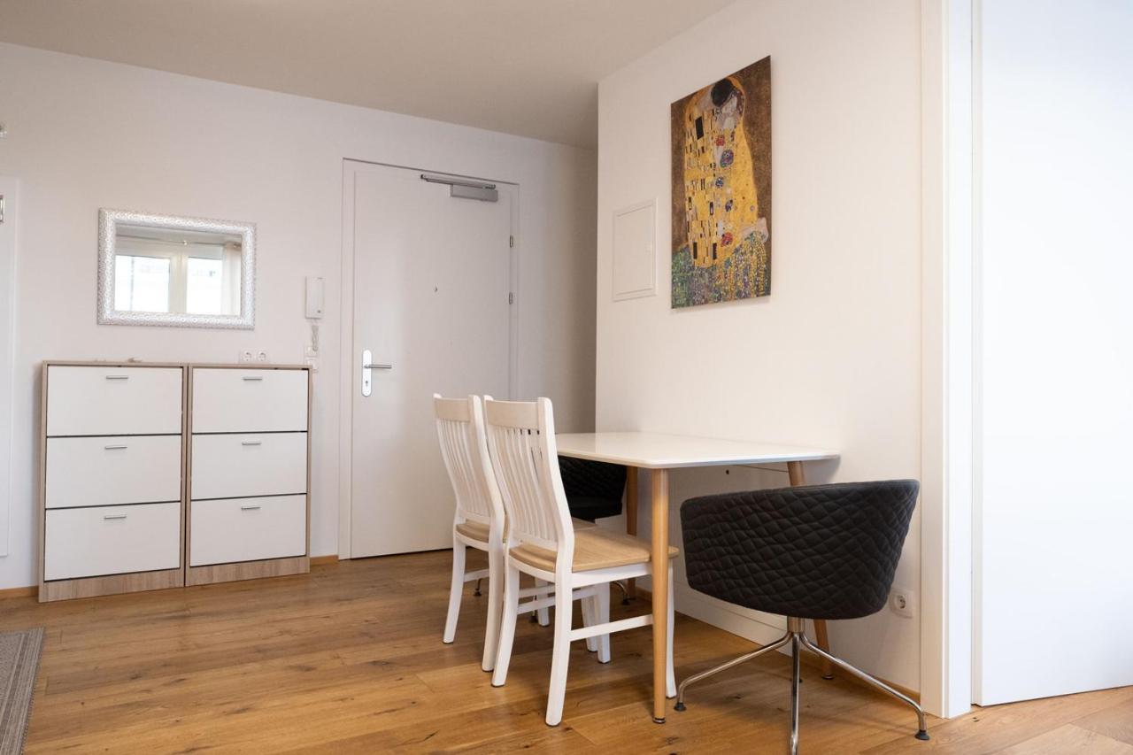 Modern Apartment W/ Cozy Balcony Near City Center Виена Екстериор снимка
