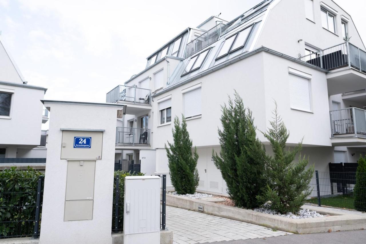 Modern Apartment W/ Cozy Balcony Near City Center Виена Екстериор снимка