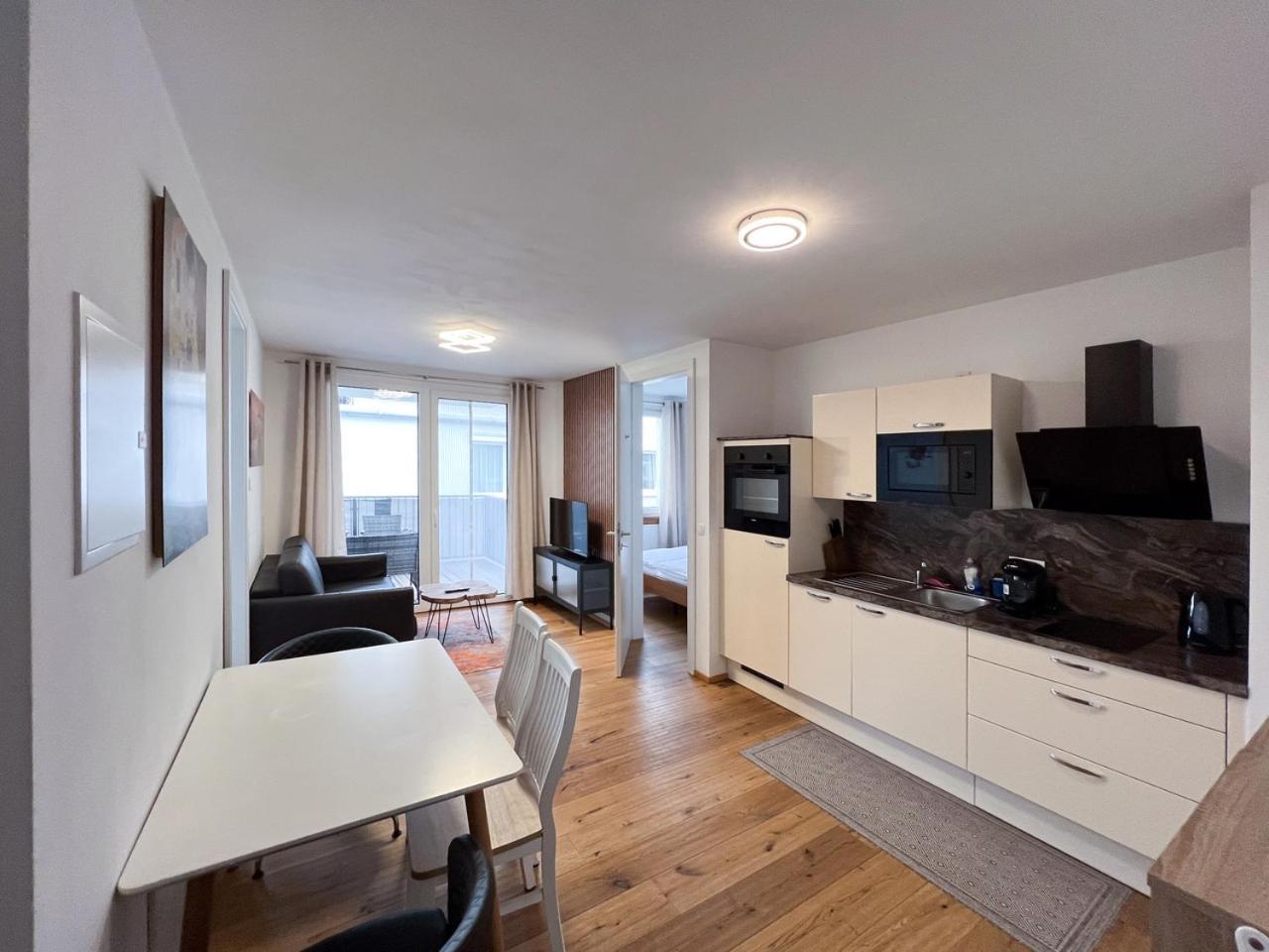 Modern Apartment W/ Cozy Balcony Near City Center Виена Екстериор снимка