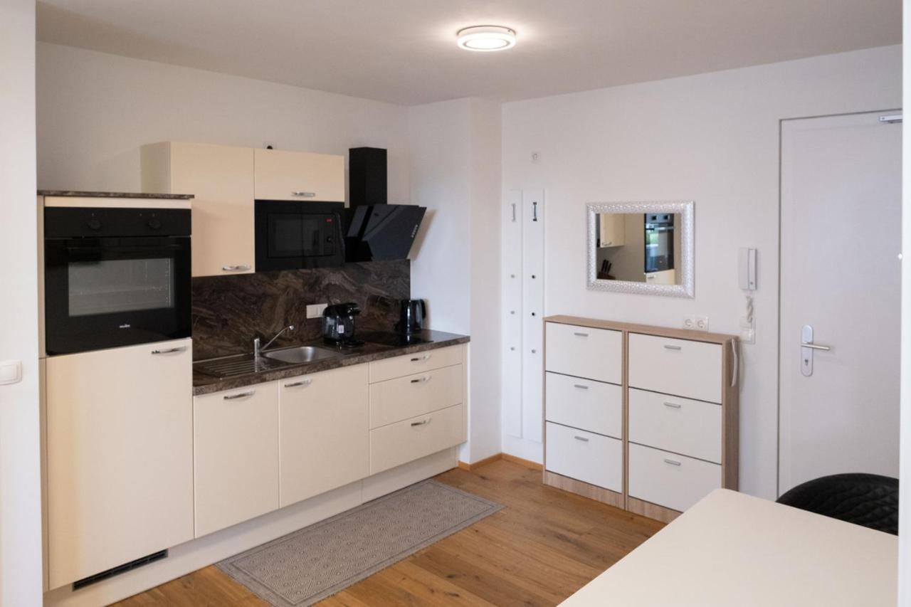 Modern Apartment W/ Cozy Balcony Near City Center Виена Екстериор снимка