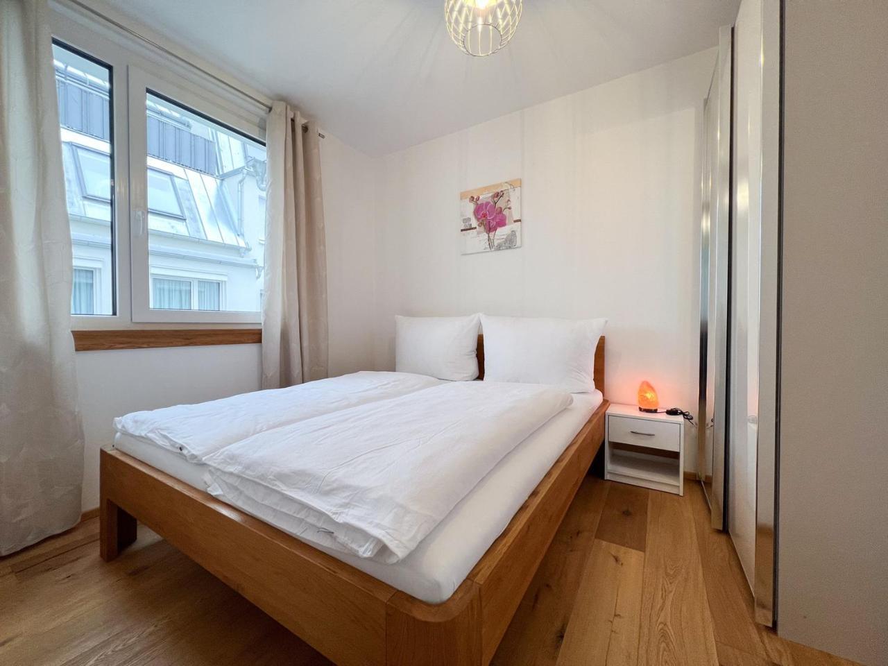 Modern Apartment W/ Cozy Balcony Near City Center Виена Екстериор снимка