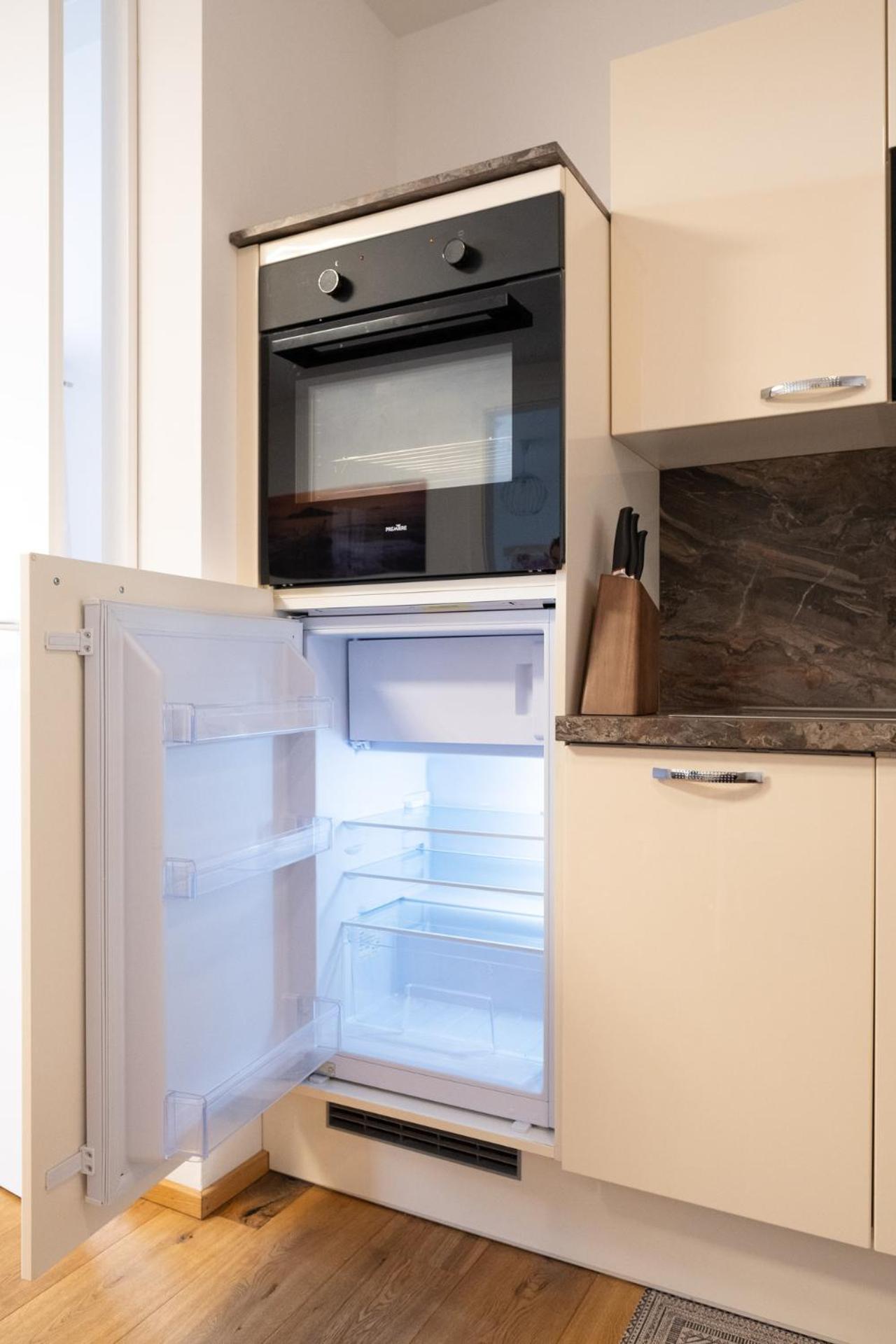 Modern Apartment W/ Cozy Balcony Near City Center Виена Екстериор снимка