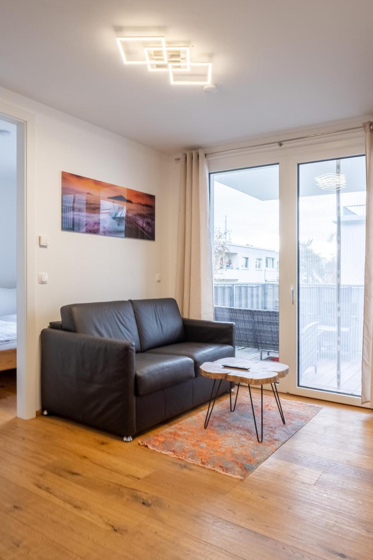 Modern Apartment W/ Cozy Balcony Near City Center Виена Екстериор снимка